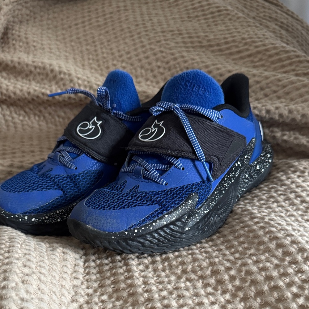 Men’s 7.5 D Fox Lexington Basketball Shoes